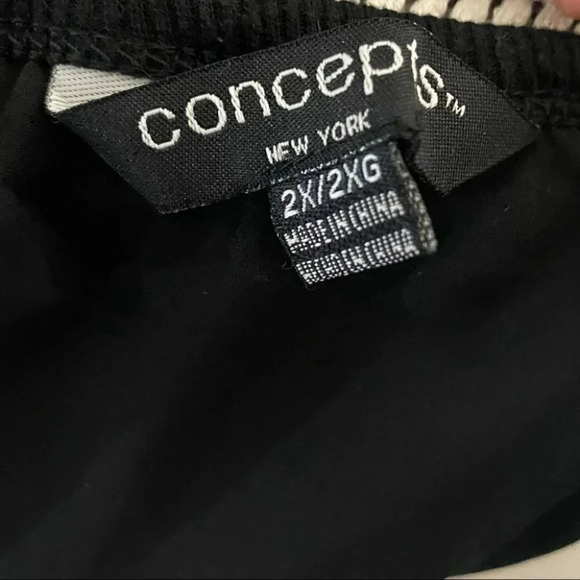 Concepts 2X black + white textured high low scoop neck top‎ - Picture 8 of 9